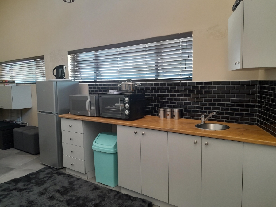 To Let 1 Bedroom Property for Rent in Pinelands Western Cape